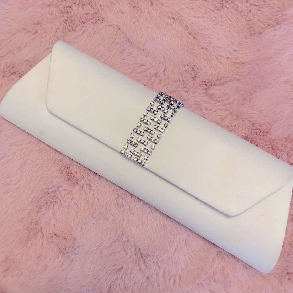 Valerie Stevens- white envelope clutch